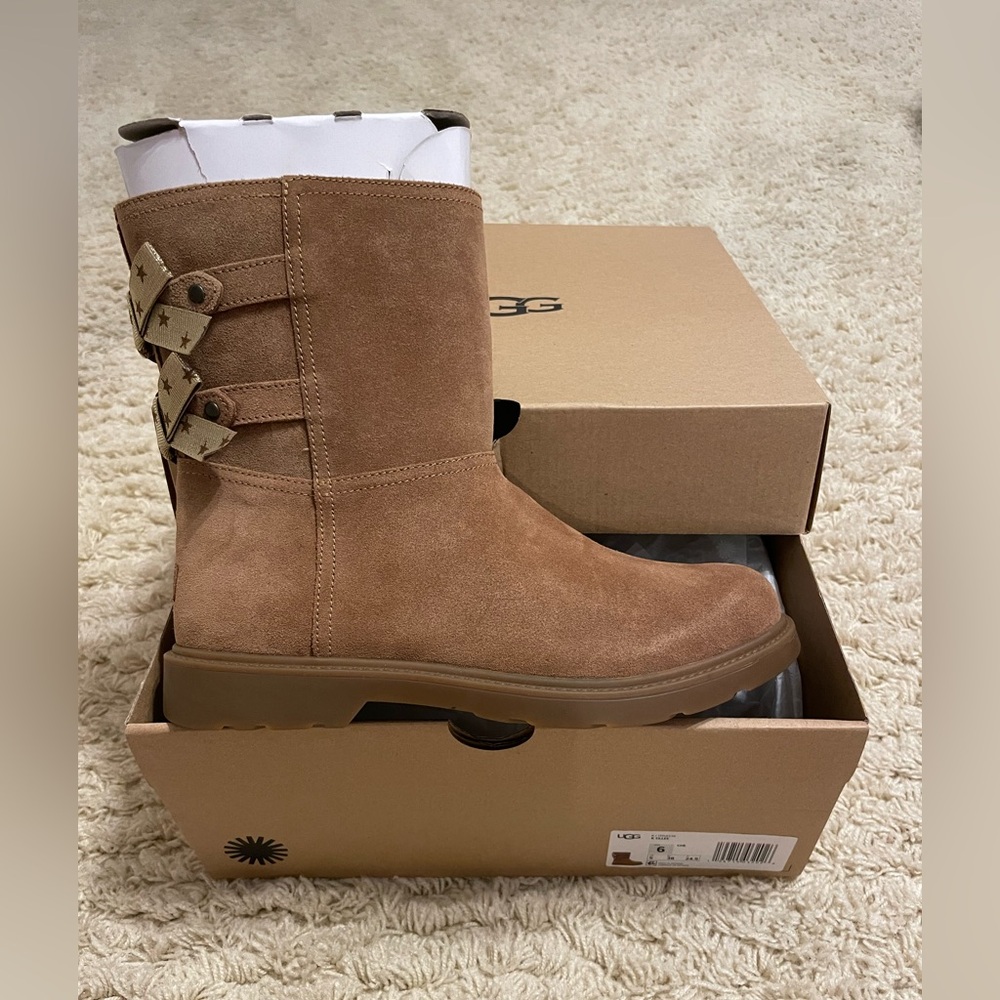 Ugg Tillee girls size 6y nib (women’s 7.5/8)